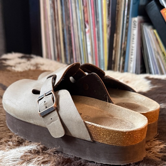 Cabincore Platform Clogs - Picture 1 of 5